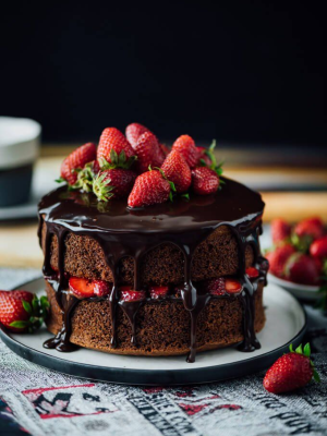 e81de51a-bc1e-4e77-a558-51918d0cd939.webp Chocolate strawberry cake