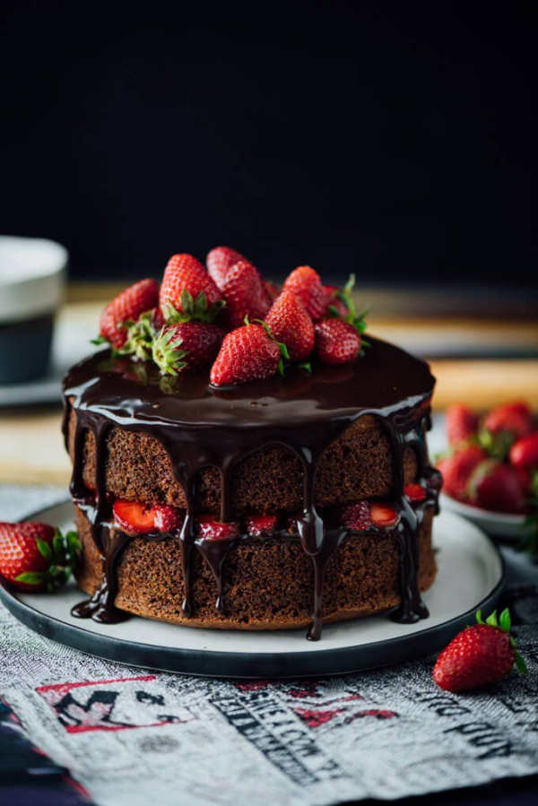 e81de51a-bc1e-4e77-a558-51918d0cd939.webp Chocolate strawberry cake